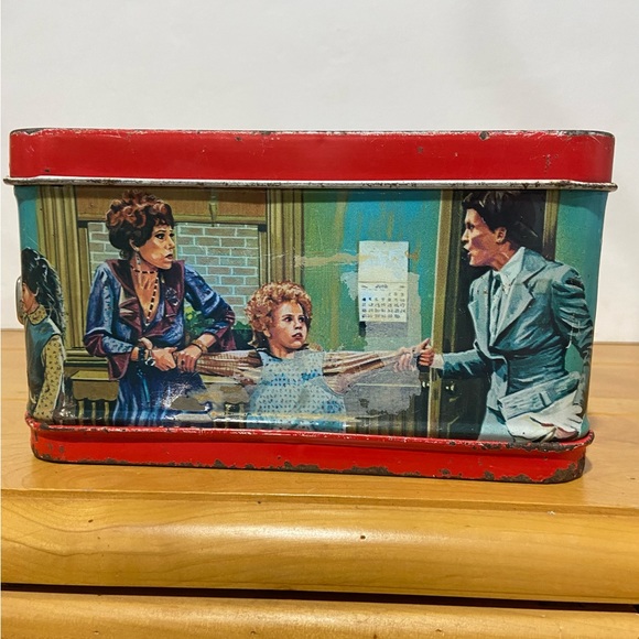 VIntage ALADDIN Metal LUNCH BOX 1981 ANNIE No Thermos-Needs TLC - Picture 2 of 9